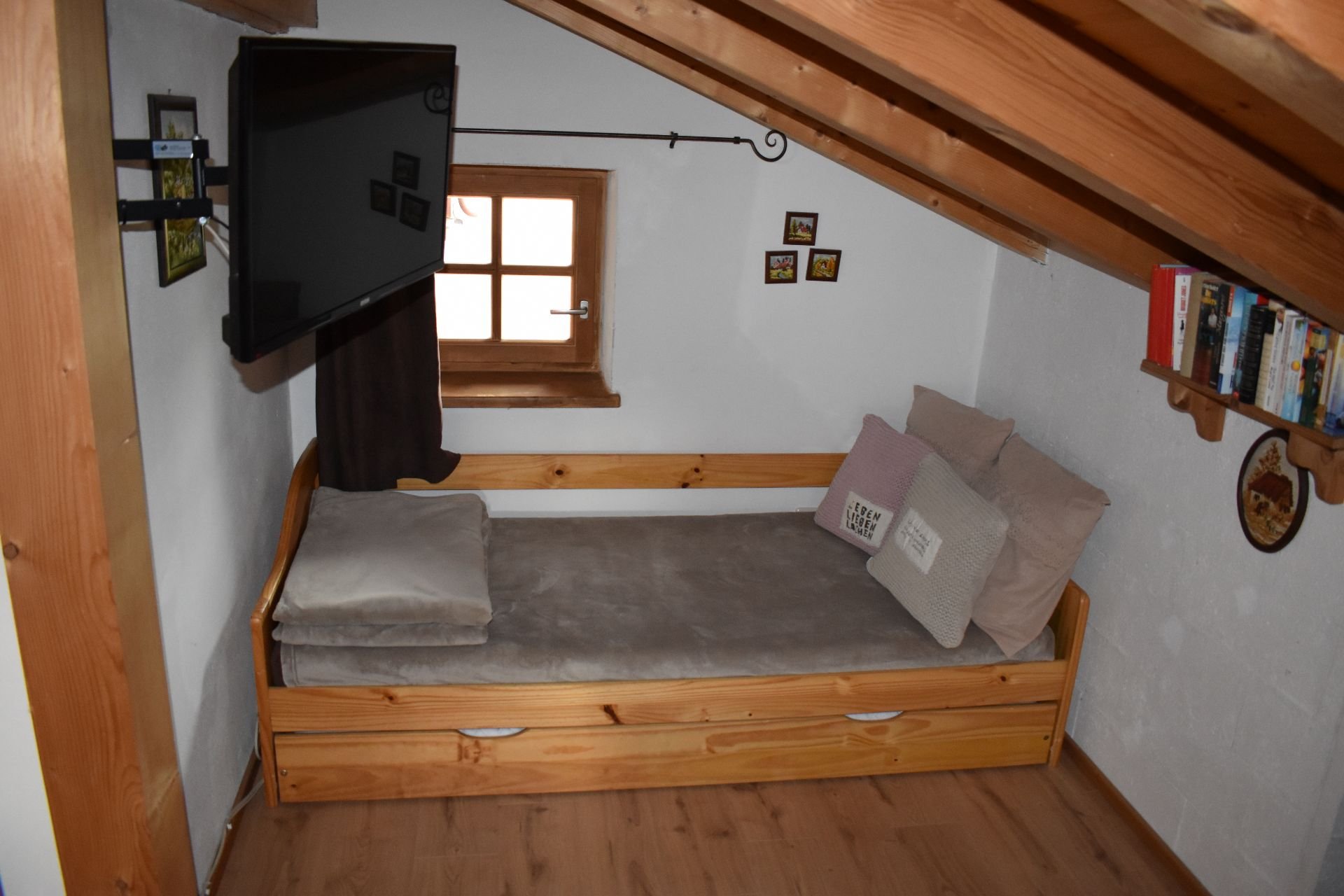 Zusellbett/TV