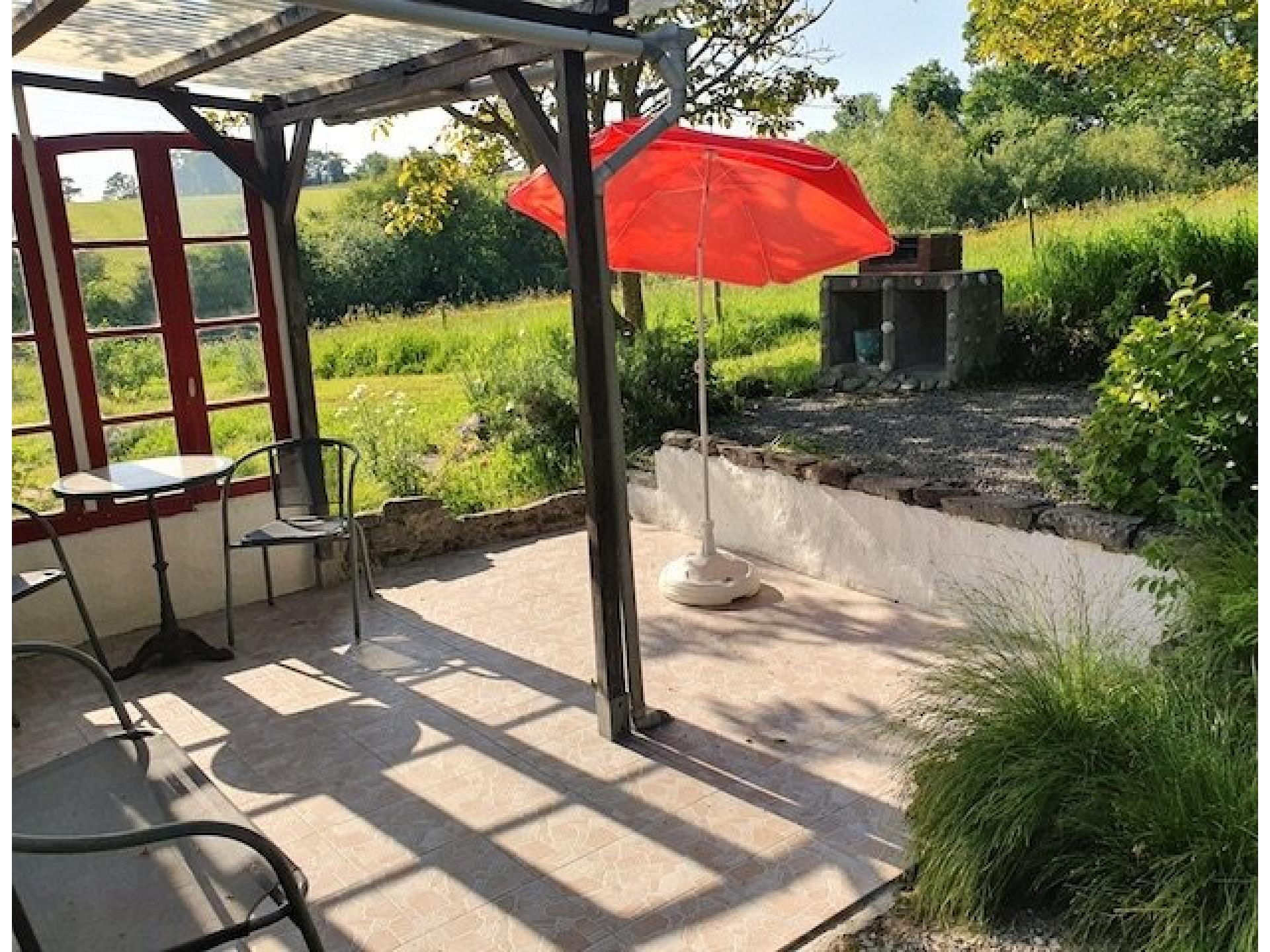 Terrasse und Grillplatz