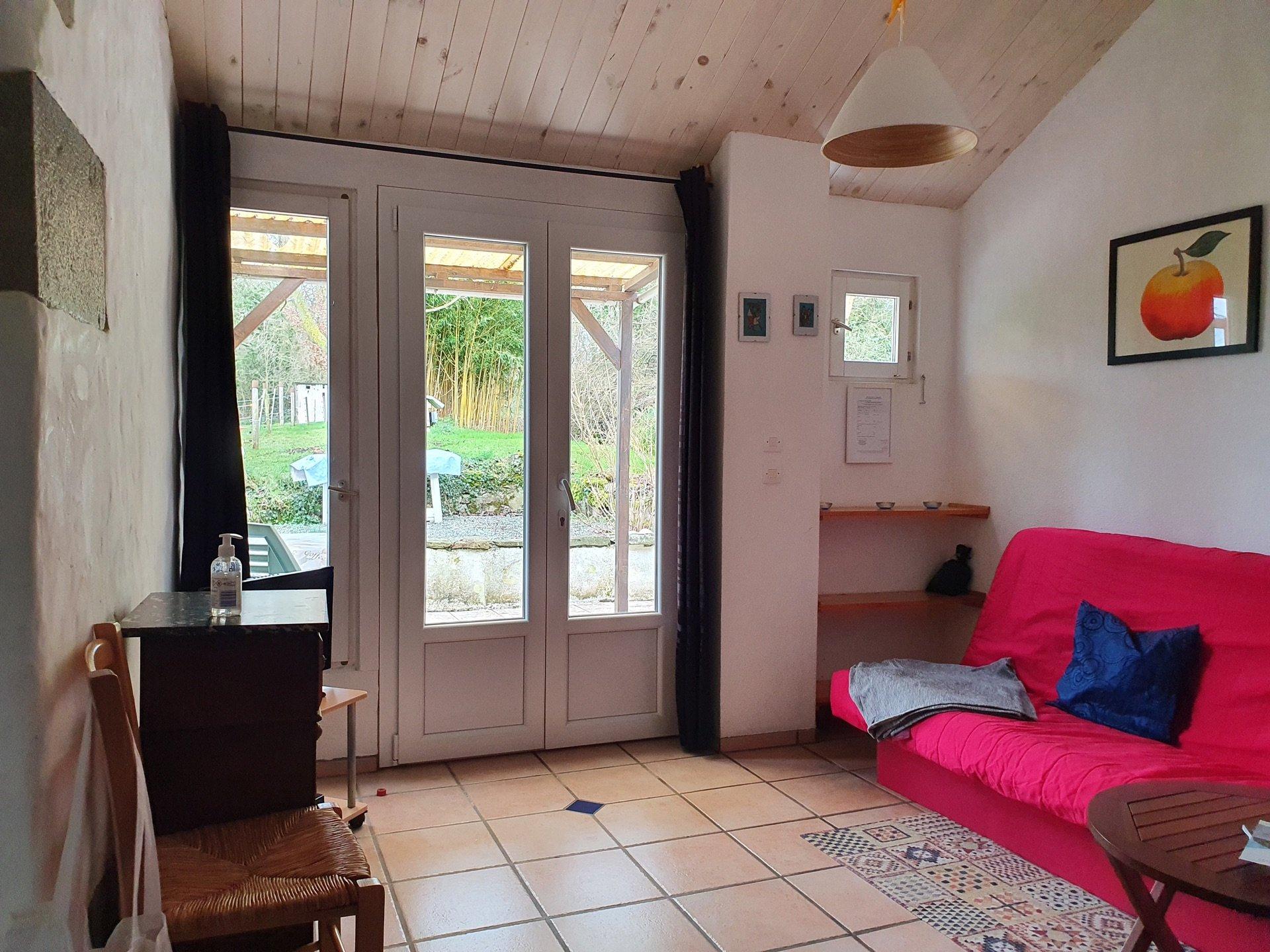 Wohnzimmer mit Sat-TV