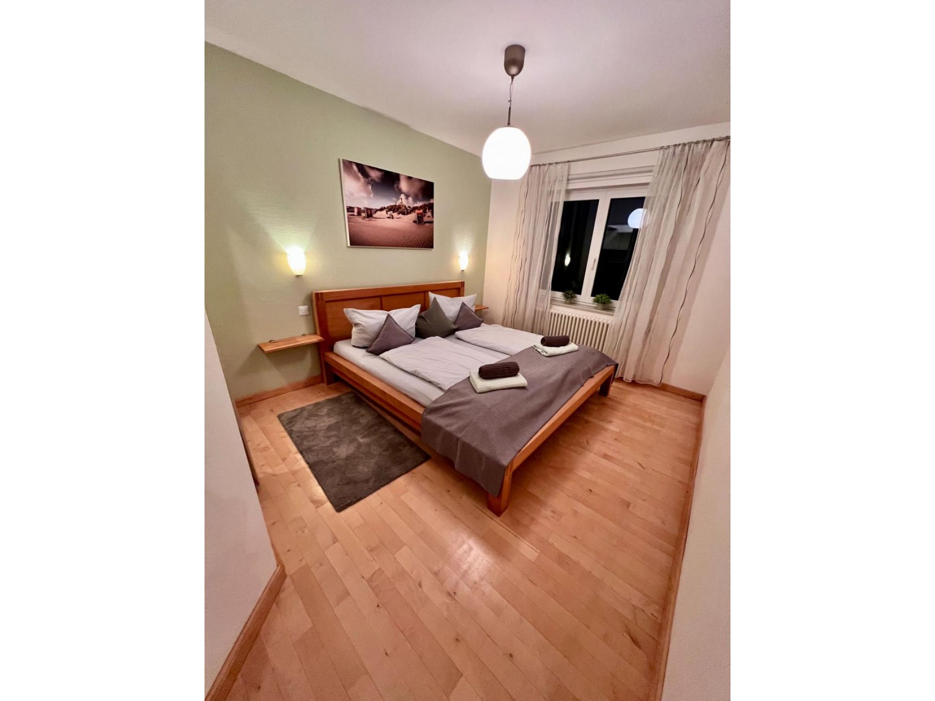 Schlafzimmer 1
