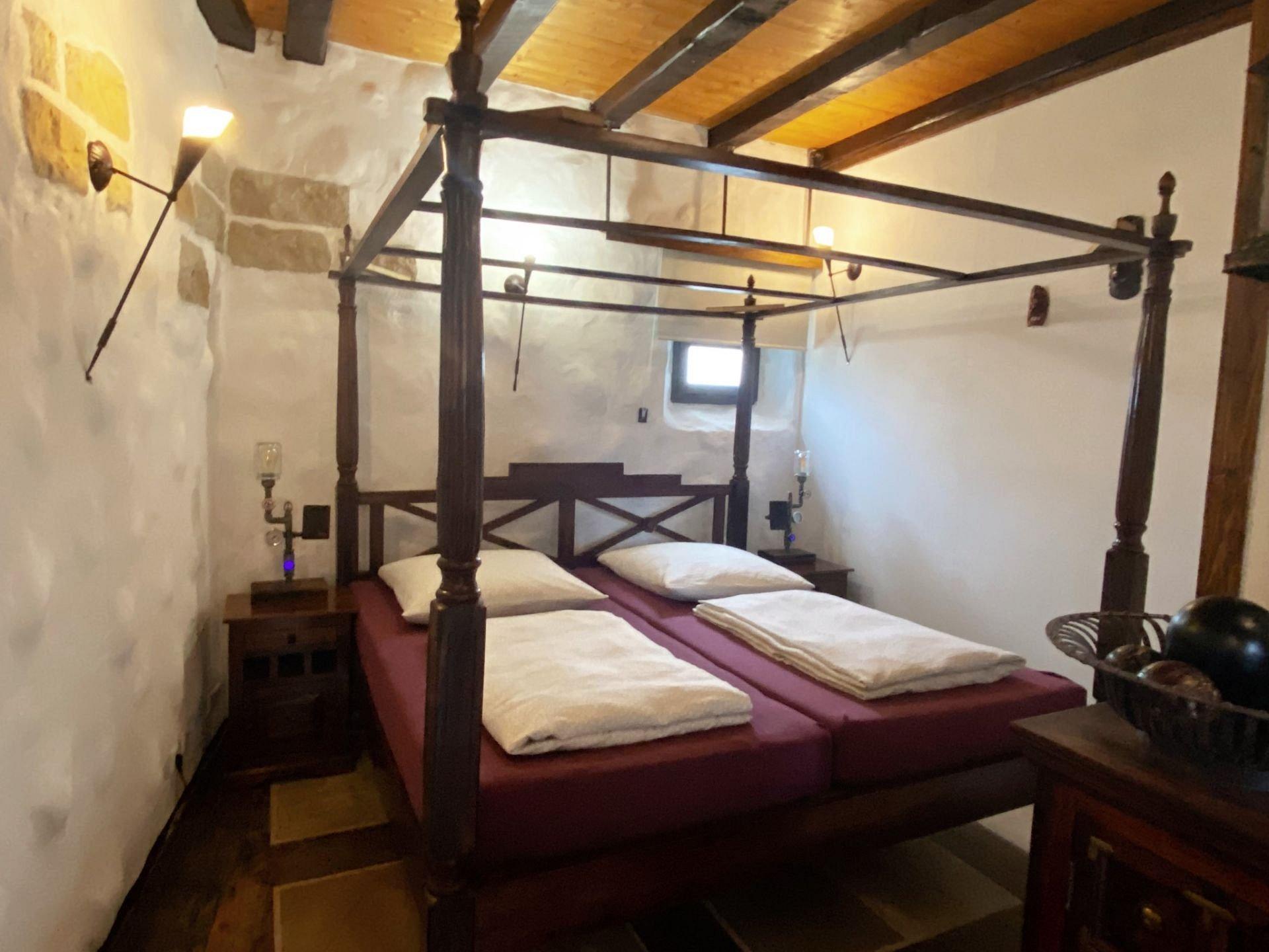 Schlafzimmer 1