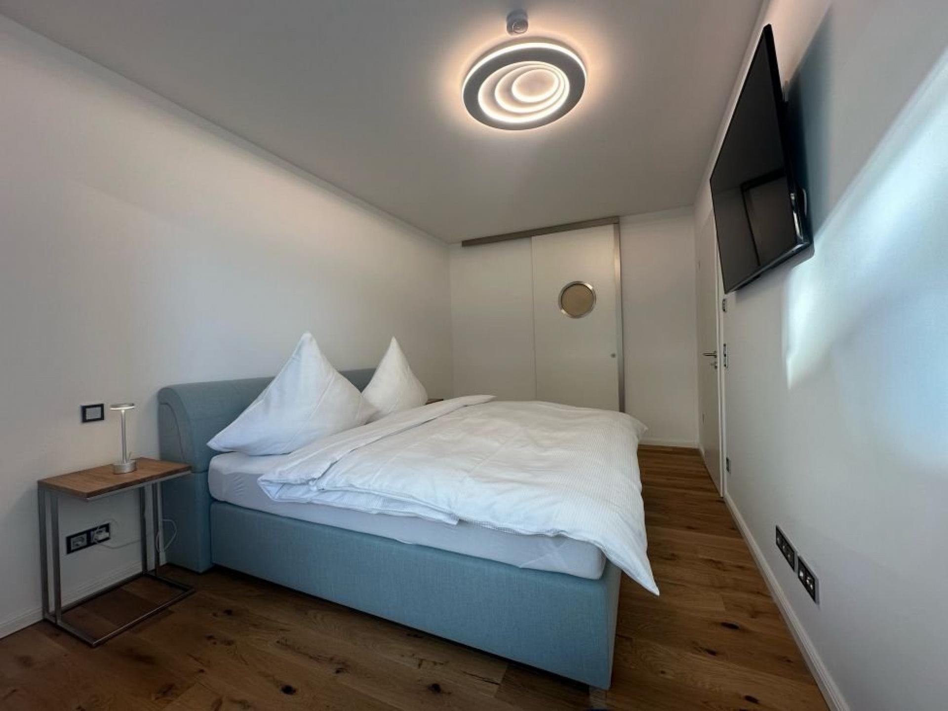 Mit Zugang zum Badezimmer