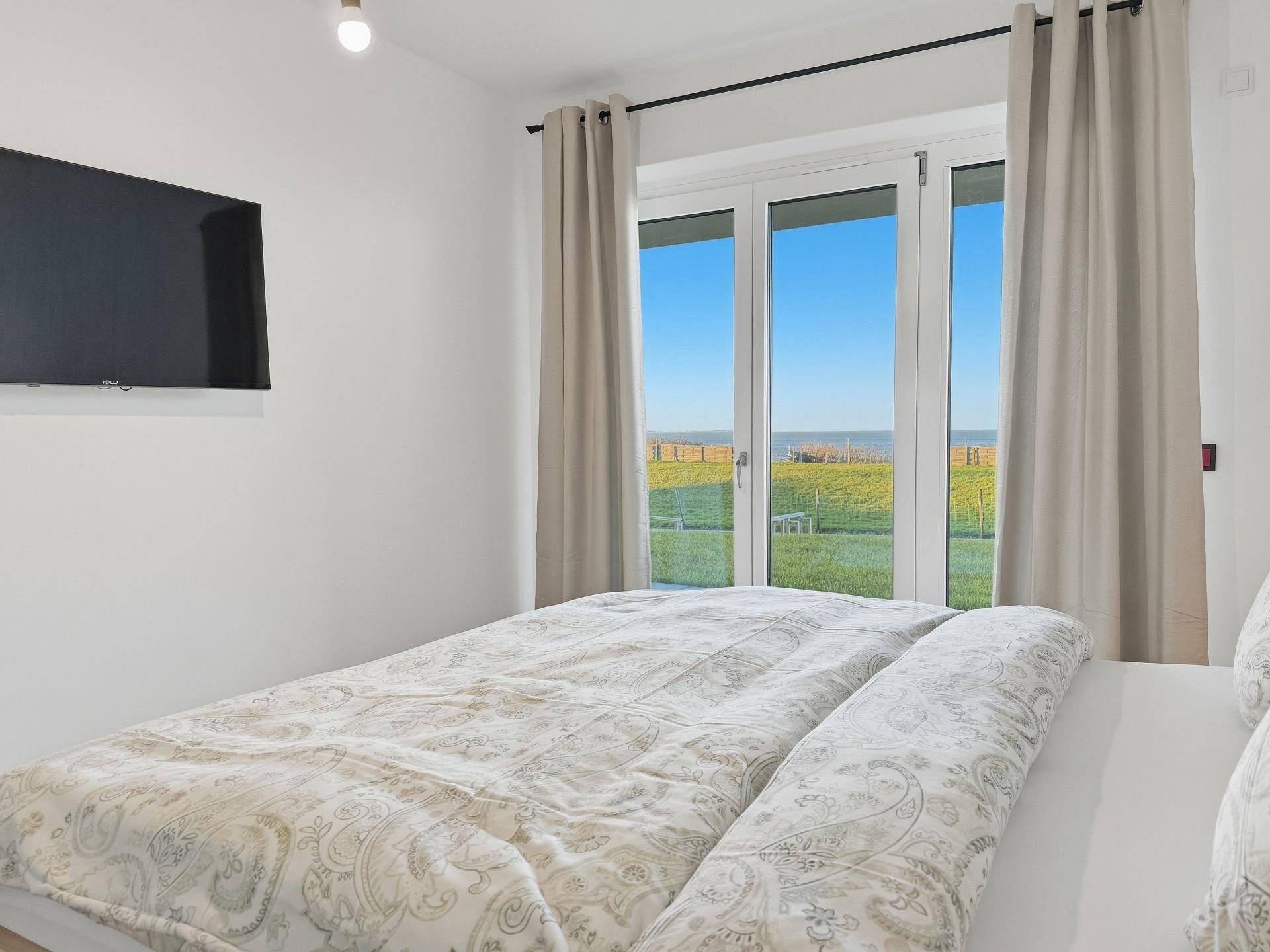 Schlafzimmer mit TV