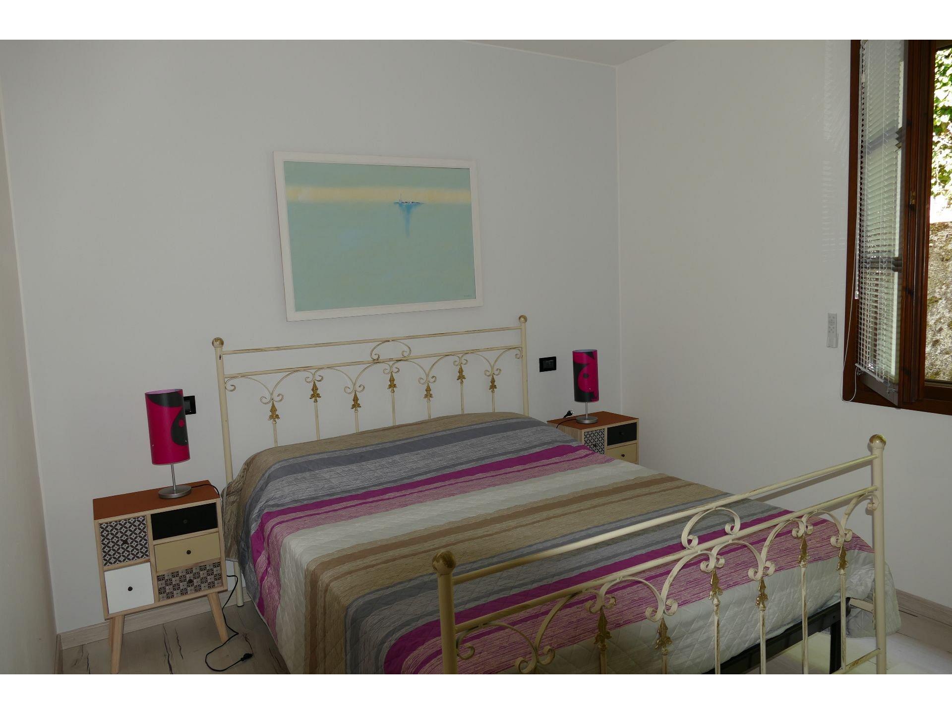 Schlafraum mit Doppelbett