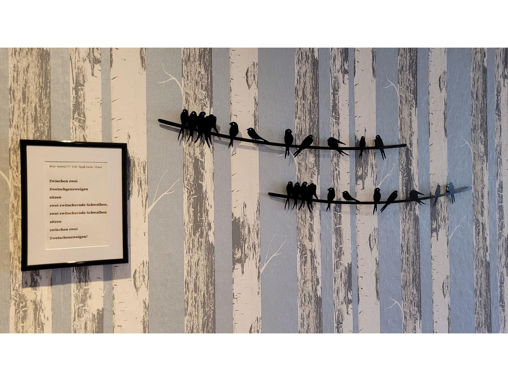 2 zwitschernde Schwalben
