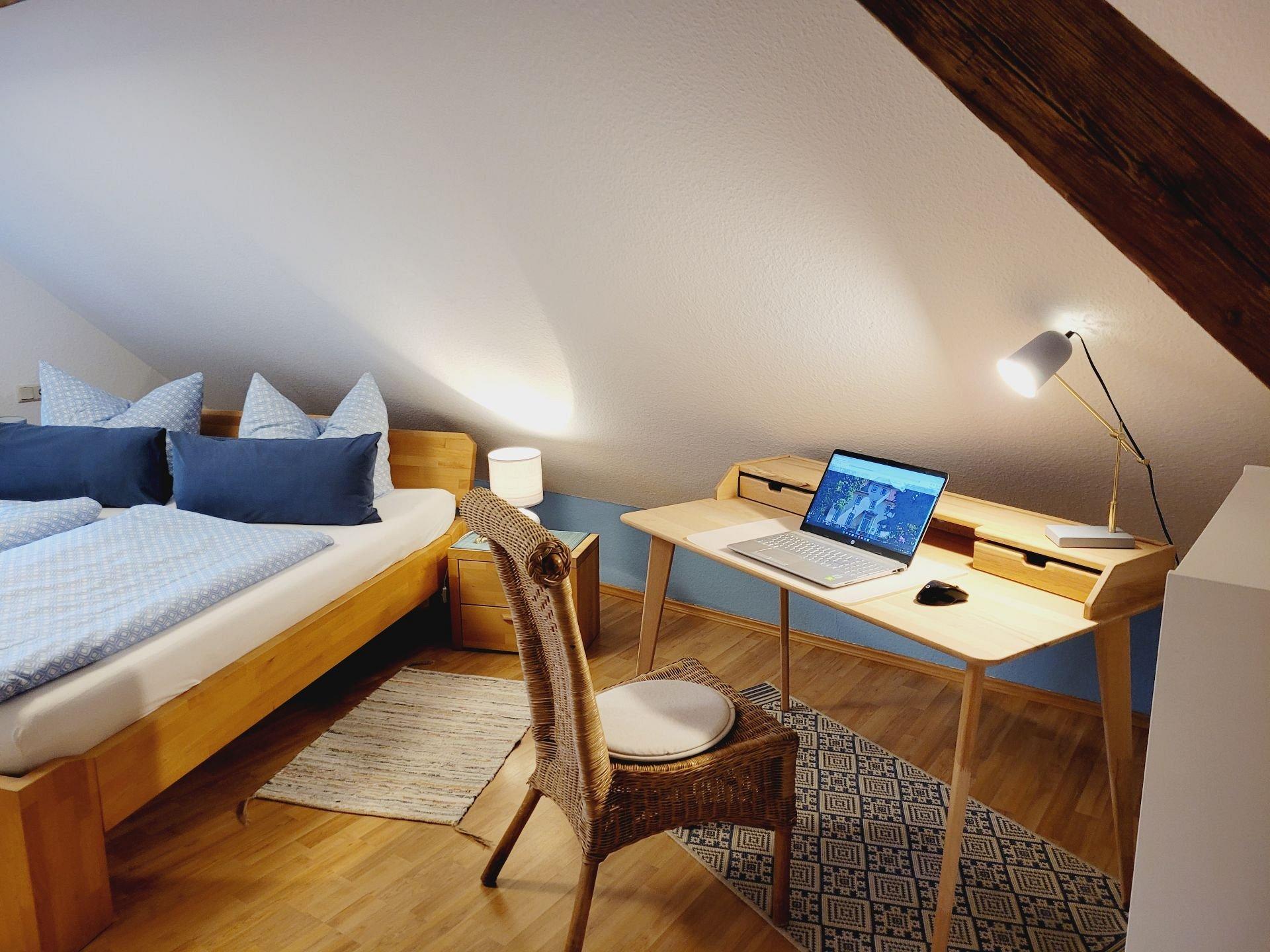 Schlafzimmer 1