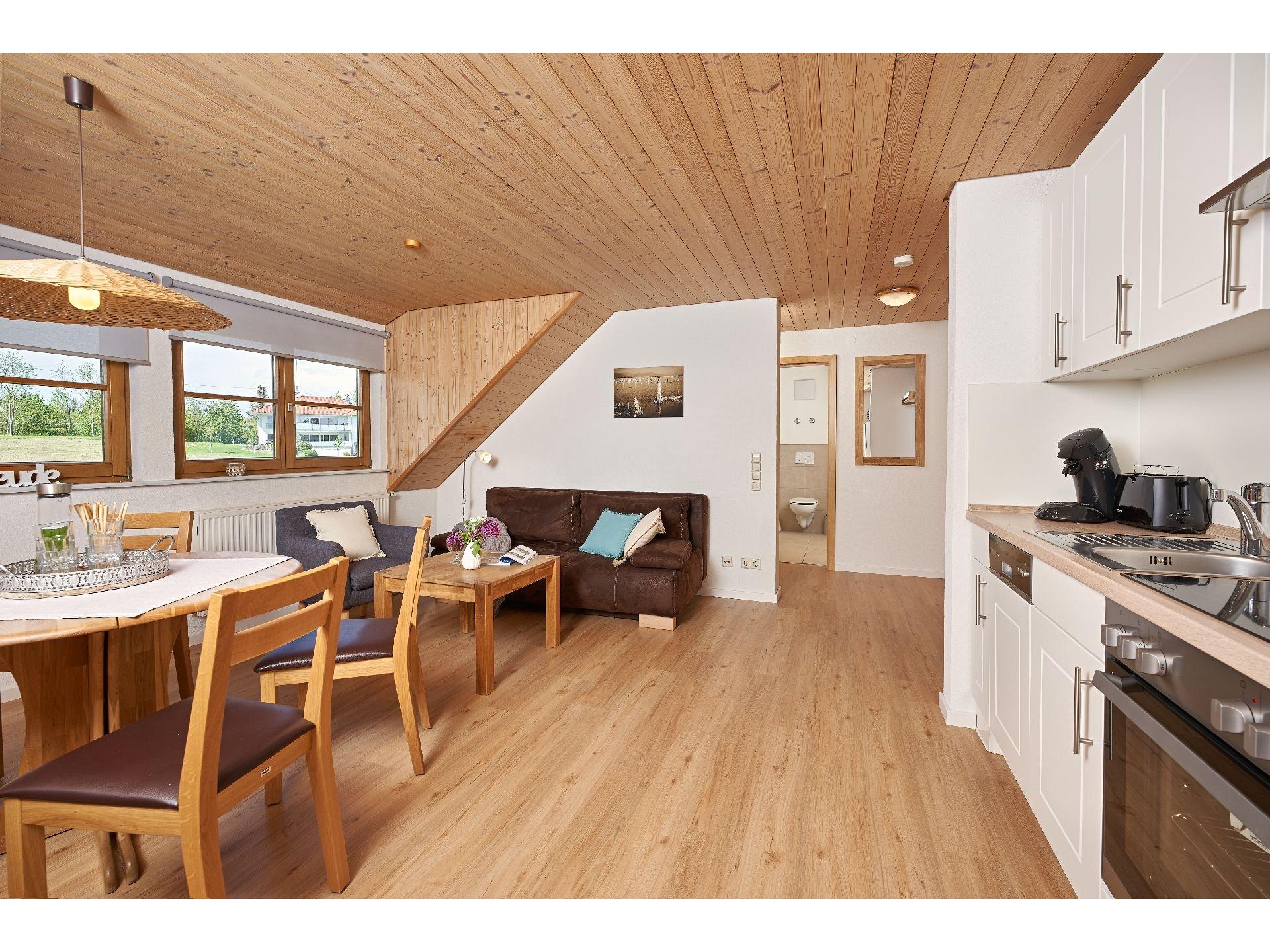 Wohnzimmer mit Küchenzeil