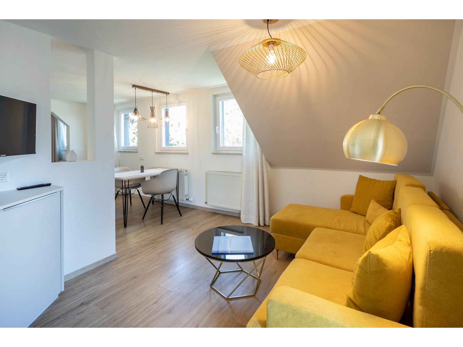Wohn/ Esszimmer mit Kche