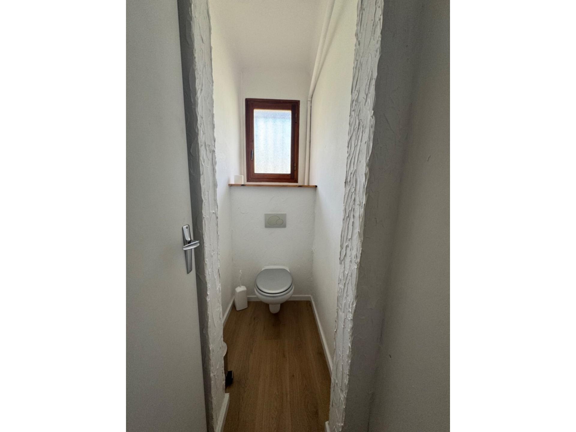Zweites WC auf dem Flur