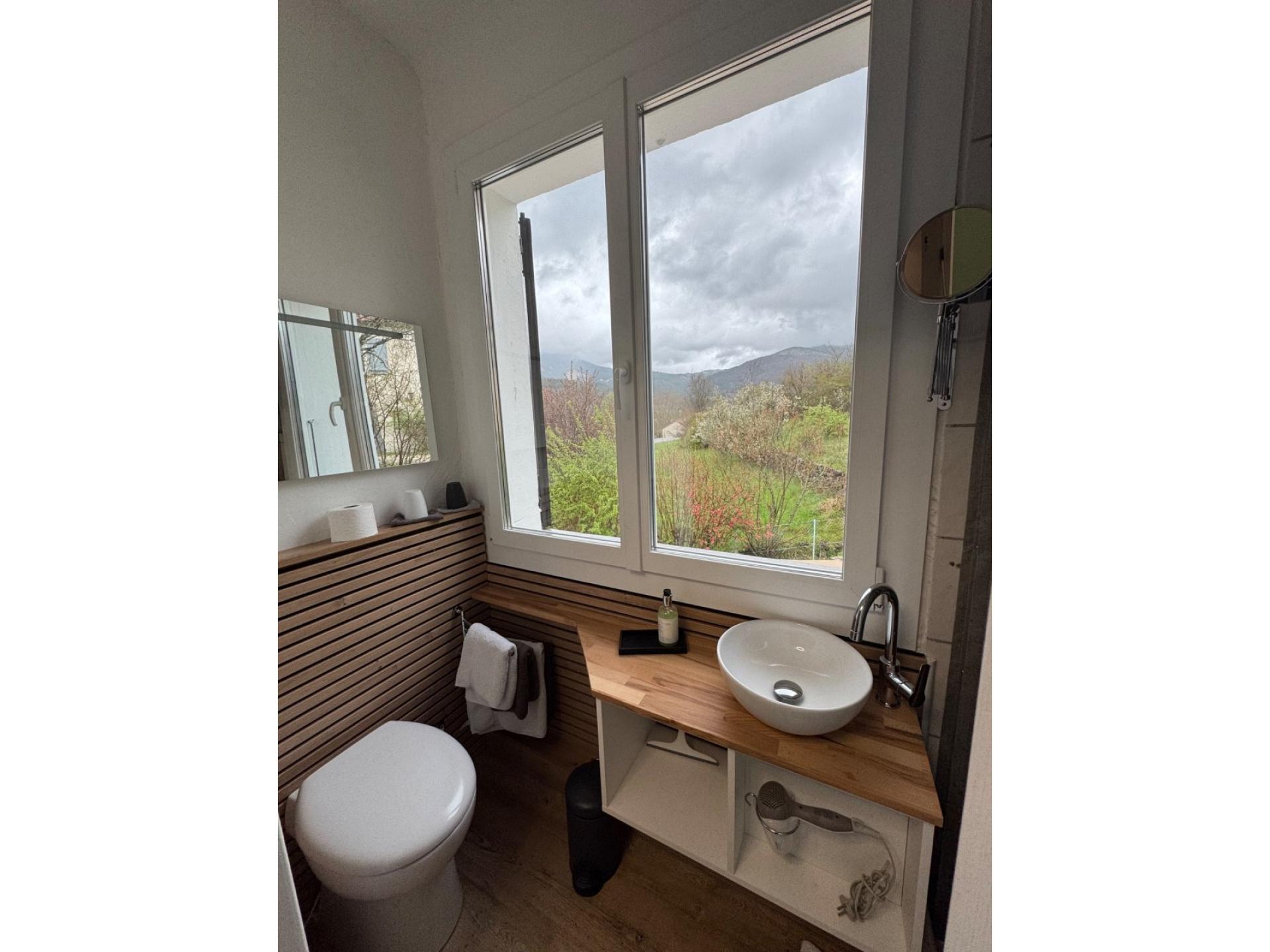 Badezimmer mit Toilette