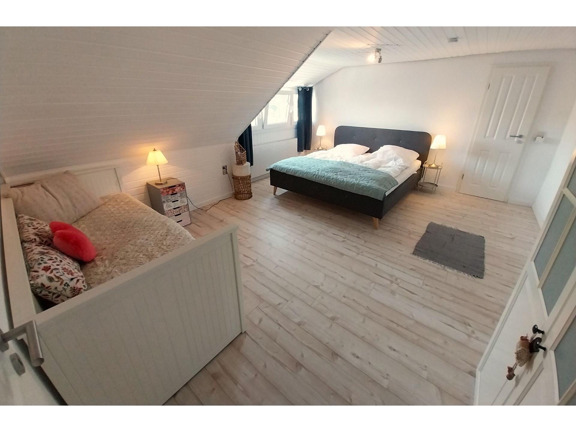 Schlafzimmer aus Duschbad