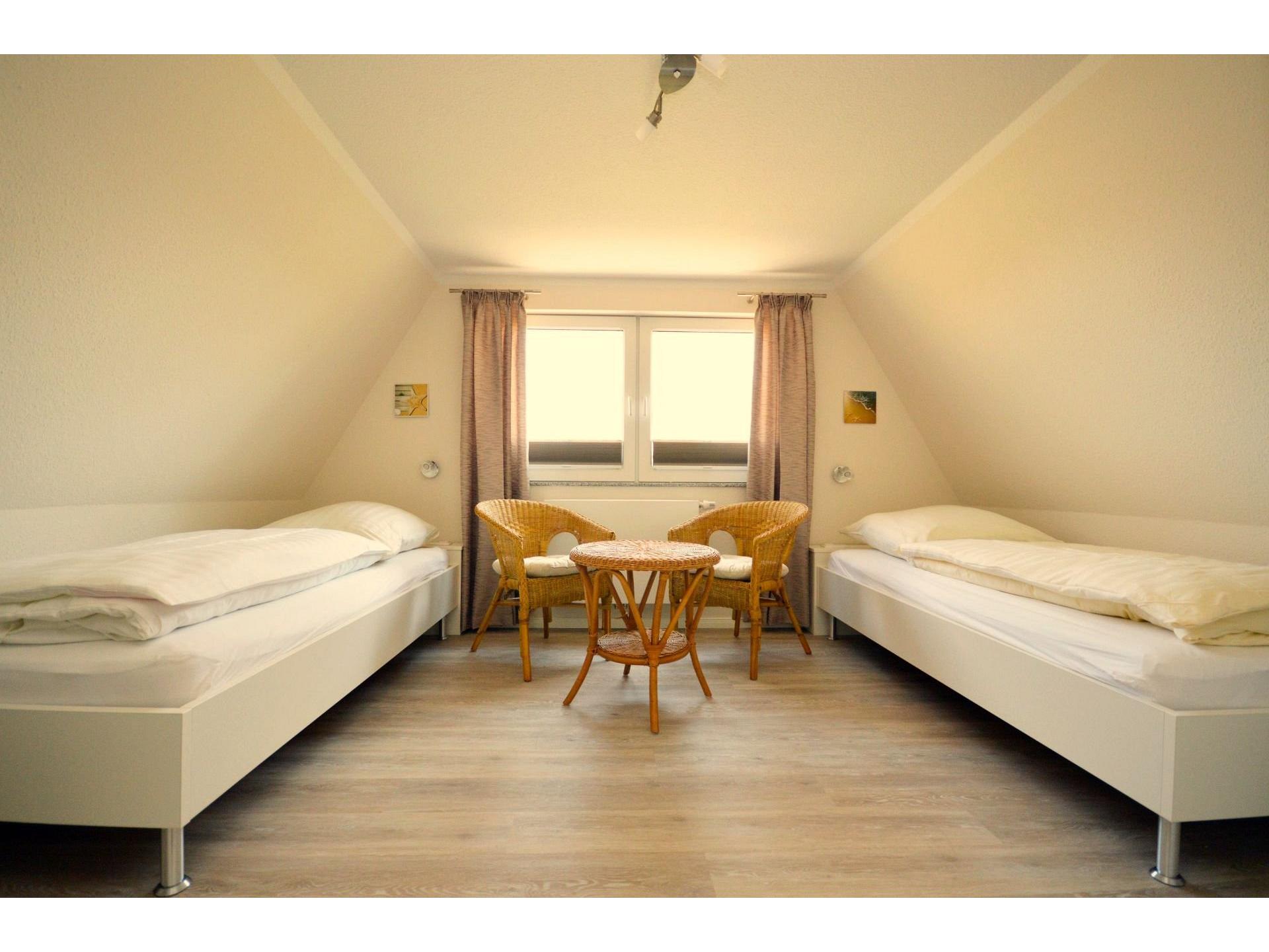 Schlafzimmer 2 OG